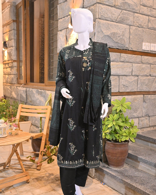 Black outfit with white patterns 